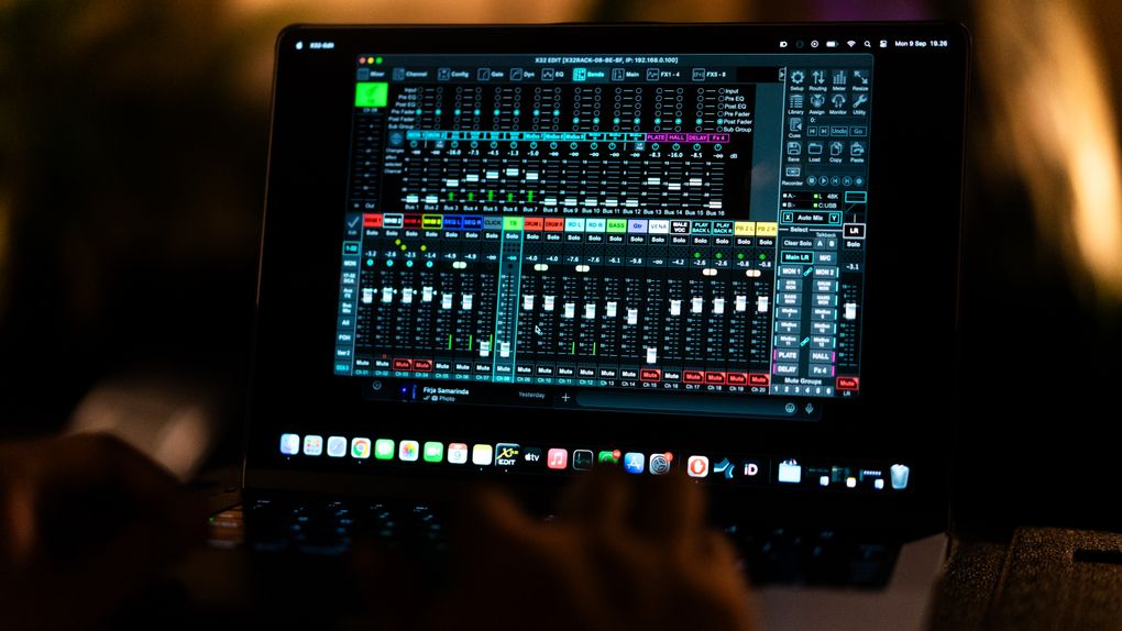 laptop showing recording software