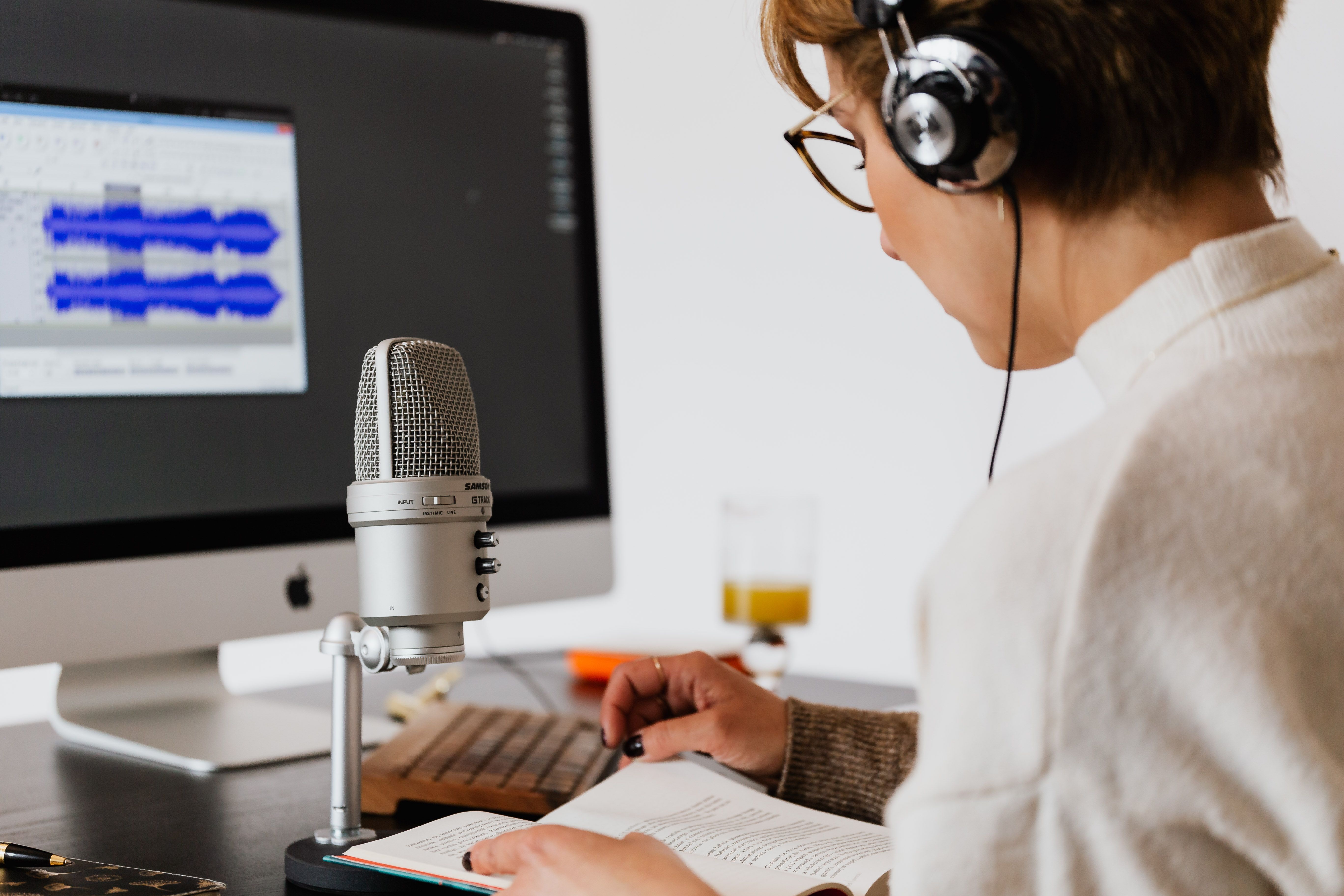 Podcast analytics on screen