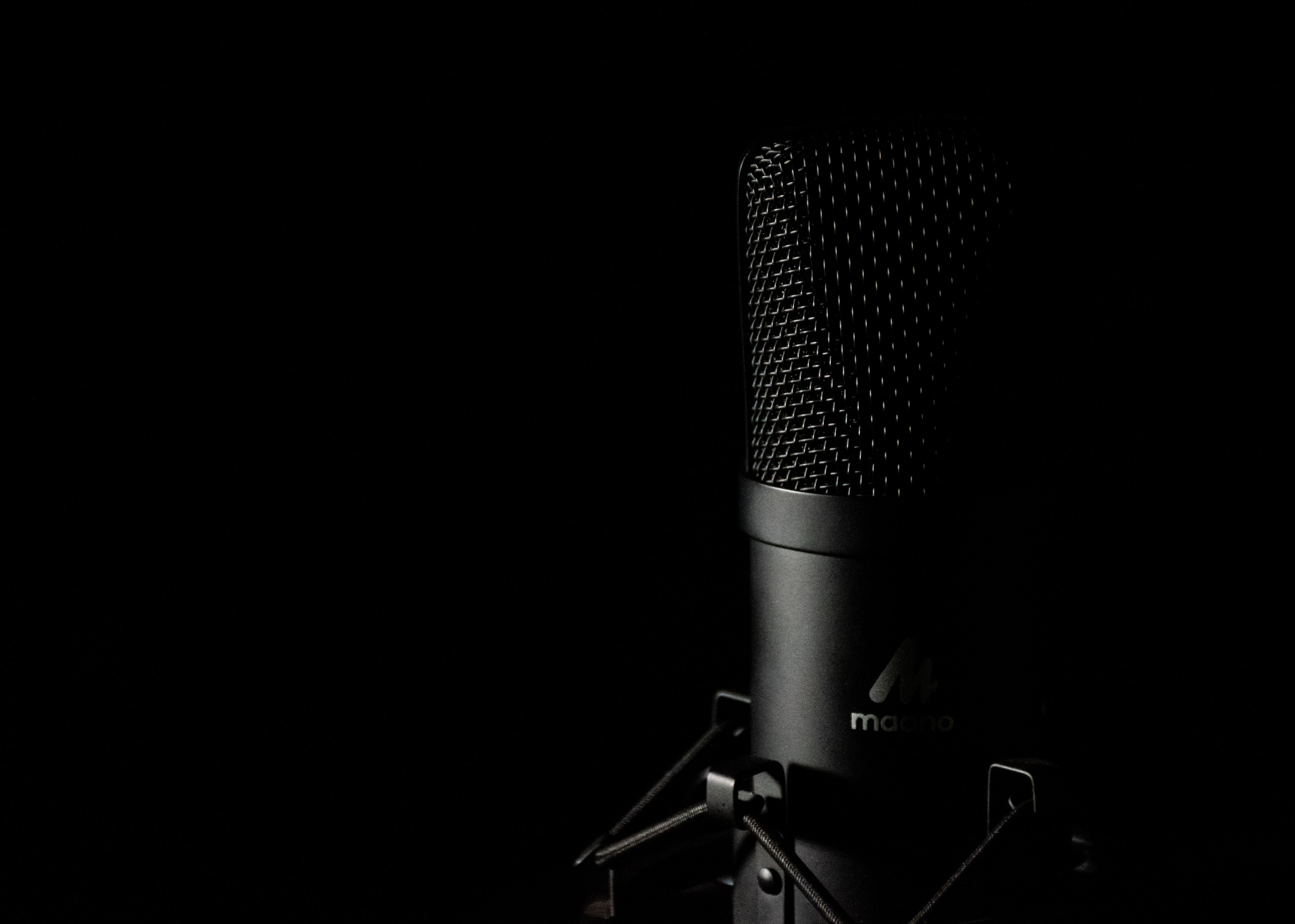 recording microphone in studio