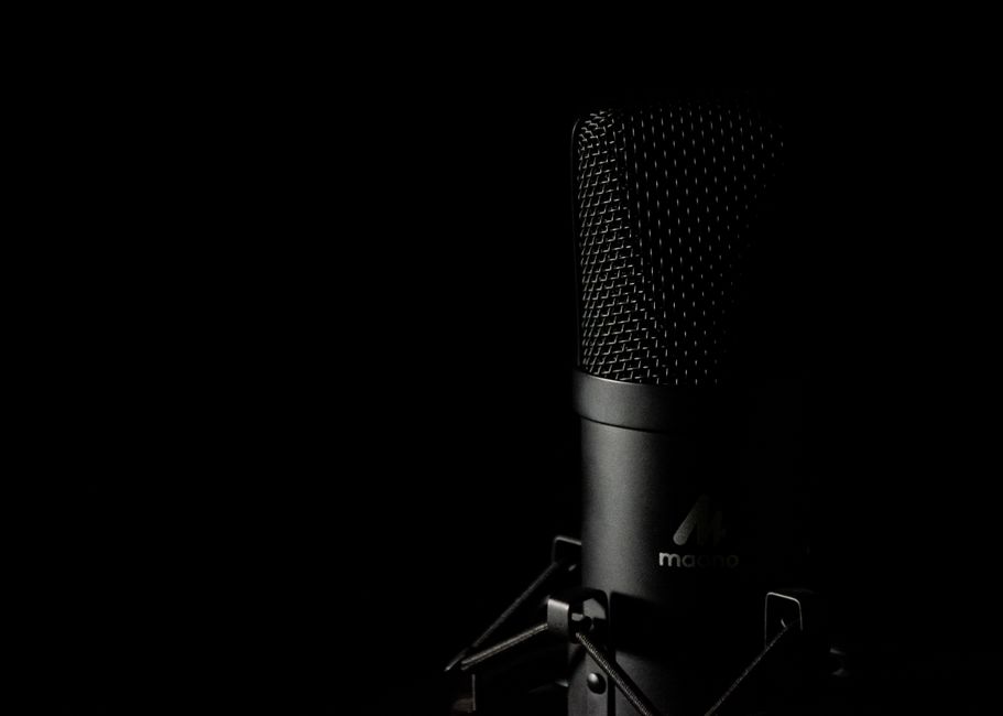 recording microphone in studio